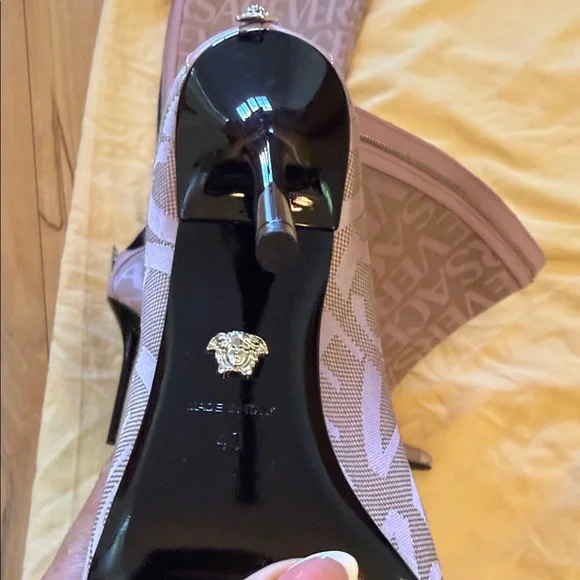 Versace baby pink Logo Knee-High Stiletto Boots - Picture 12 of 13